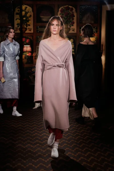 Look 16
